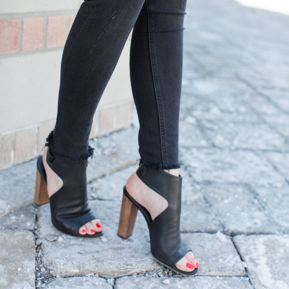 Vince Addie Black Leather Open Toe Wooden Chunky Block Heel Cutout Sandals 8.5
